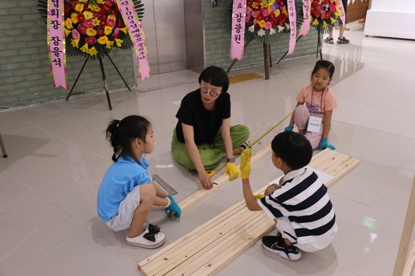 [저녁노을미술관] 집집 크루소, 우리는 집집 크루 1의 이미지 확대 보기