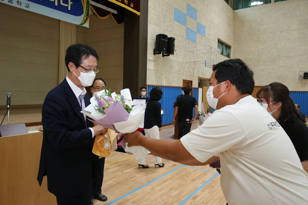 2021.08.31 비금 중학교 사업장 방문 및 감사패 수여 1