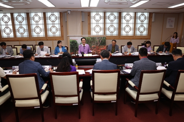 2023. 08. 25   신안군청 영상회의실-신안군 정원 조성관리를 위한 노인일자리사업 추진방안 회의 3