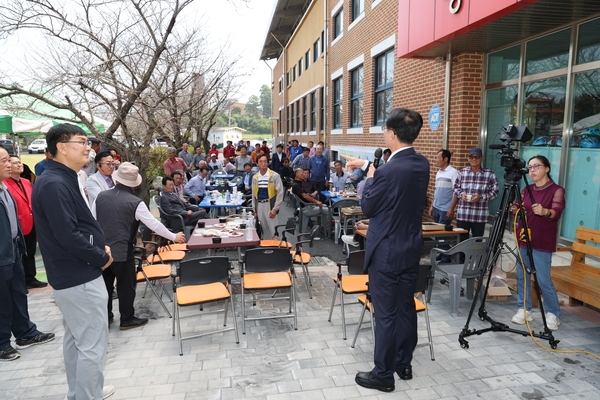 2023. 09. 29   압해읍 초등학교 체육관-제7회 압해쌍용-북초등학교 총동문회 체육대회 격려 1