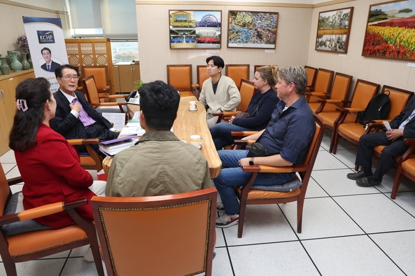 2023. 10. 23   신안군청 군수님실-조경관련 업체대표 간담회 2