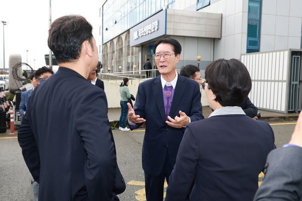 2024.10.15_국회 산자위 위원 해상풍력 발전단지 현장방문 5