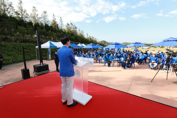 2024.10.31_신안군정원수협동조합 묘목 나눔 행사 2