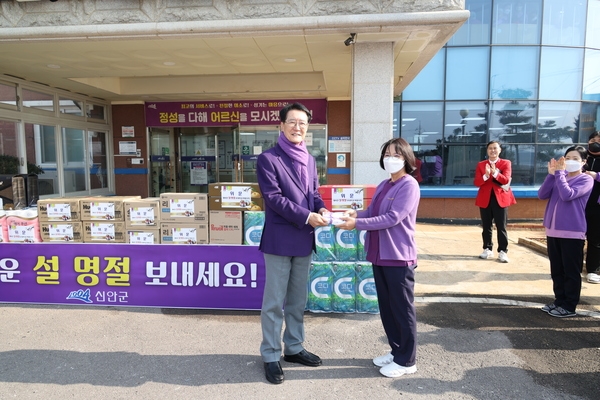 2025.01.23_ 설 명절 사회복지시설 위문(신안군노인전문요양원) 3