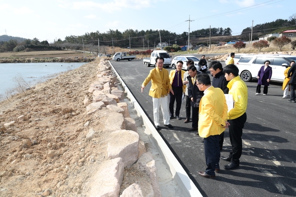 2025.02.17_ 팔금면 주요사업장 방문(구 팔금중학교 세대 어울림 복합 커뮤니티 센터) 1