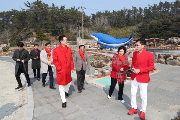 2025.02.26_ 흑산면 주요사업장 방문(고래정원) 4