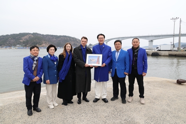 2025.03.10_ 주한 덴마크 부대사(대사 직무대행) 도초면 방문 3