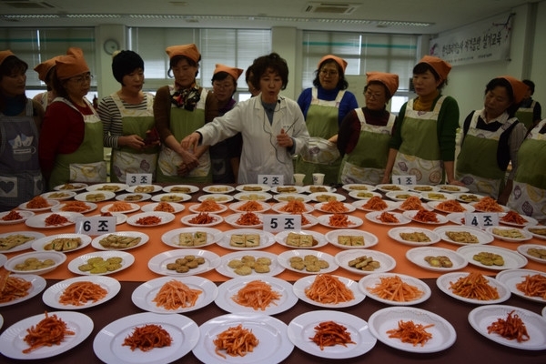 신안군, 한식조리사 자격증반 90% 필기시험 합격 .... 26세부터 최고령 68세까지 다양한 연령층, 자격증 취득 눈앞1