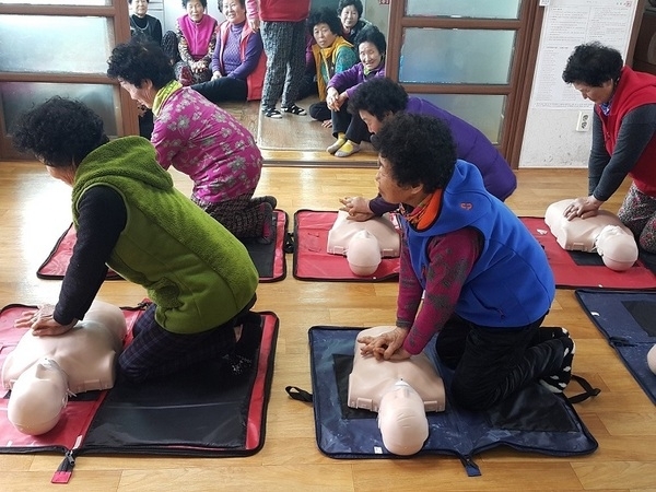 무료 응급치료(심폐기능 소생법) 순회교육 실시..“귀농인 재능기부”를 활용한 경로당 순회 교육1