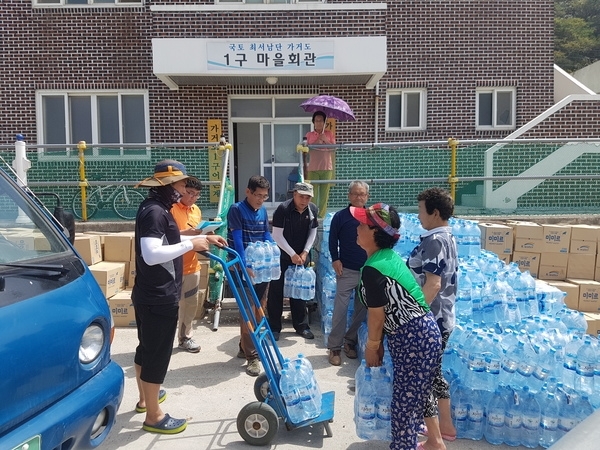 흑산면 가거도 주민 긴급 생수공급1