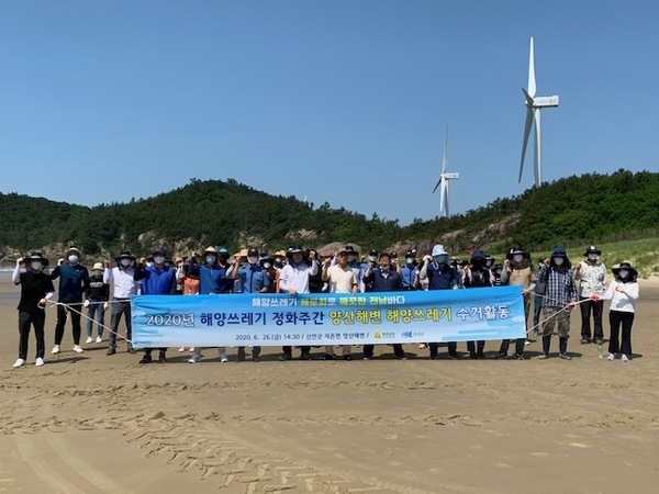 신안군 해양쓰레기 정화주간 맞아 해안가 정화활동 실시1