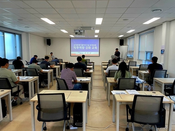 신안군, 폐기물처리시설 운영요원 직무교육 실시..'청소행정 분야 재해예방과 주민 공감 서비스 강화'1