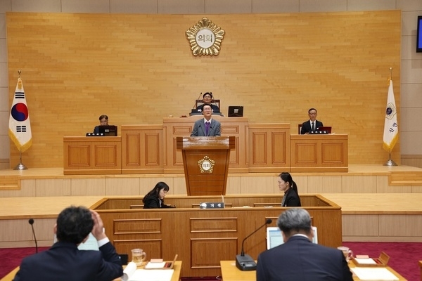 신안군, 시정연설서 2025년 군정 방향 밝혀..'7,013억 원 규모 예산 편성안 승인 호소'1