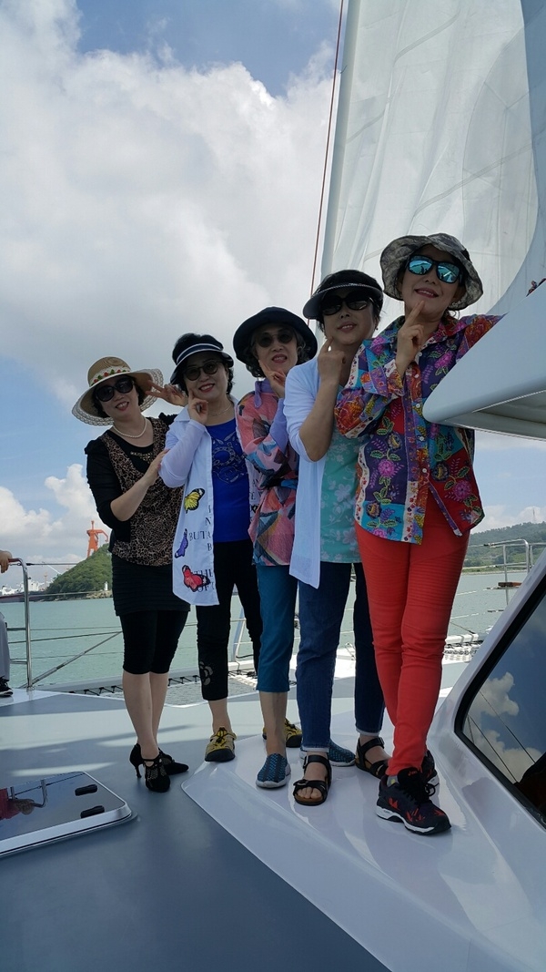 조대부고 17회 벗들의 다섯 부부의 신비한 바닷바람나기(신안군 특별 요트스테이) 2