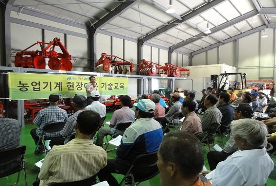 신안군! 농기계 현장이용 기술교육 추진... 안전사고 예방, 임대농기계 활성화 목적!  2