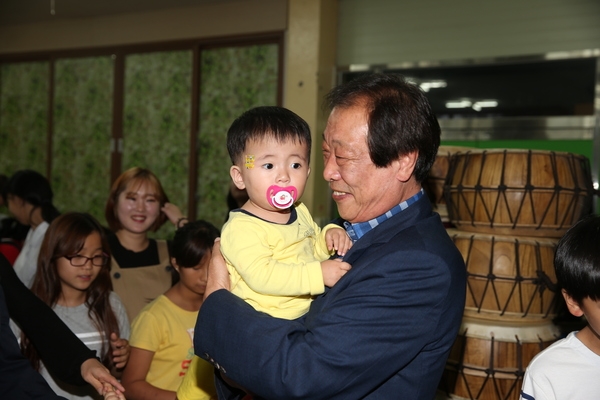 신안군, 어려운 이웃과 함께 하는 추석 명절 위문 나서..'훈훈하고 온정 넘치는 추석 명절 분위기 조성' 2