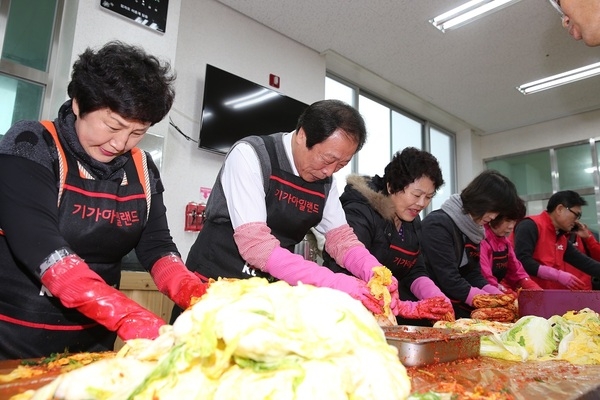 신안군여성단체협의회 사랑의 김장 담가주기 행사..