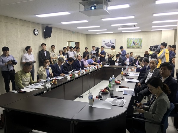 국회 환경노동위원회 흑산공항 건설 예정지 방문..'공항 건설 예정지 현지실태 파악 활동' 1