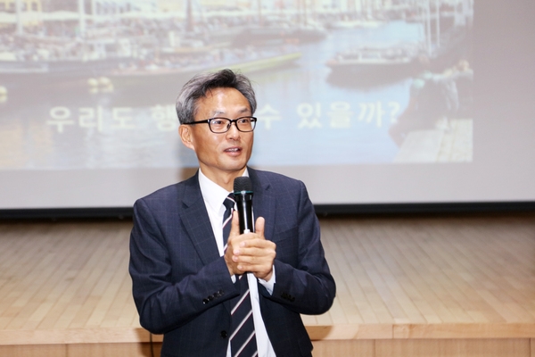 신안군, 덴마크 휘게 이념 적용을 위한 북콘서트 개최..'‘우리도 행복할 수 있을까’ 주제로 오마이뉴스 오연호 대표 강연' 2