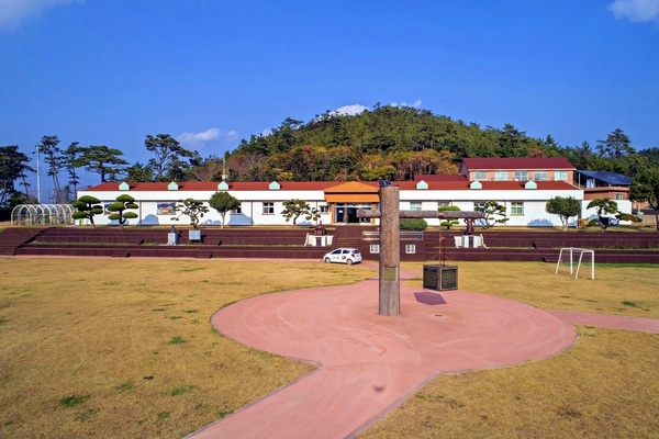 '신안군, 한국 최초로 “섬마을 인생학교” 문 연다'..2일 , 도초도에서 개교식...“신안군을 인생학교 메카로 만들 것” 1