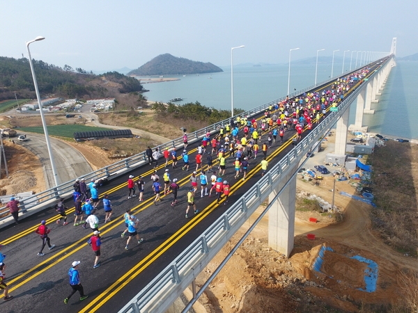 천사대교 개통 축하 전국마라톤 대회 성료..