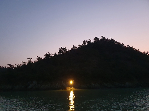 신안군, 여객선 안개시에도 안전운항..안개시 여객선 안전운항을 위해 섬기점에 “태양광 LED 조명” 설치 2