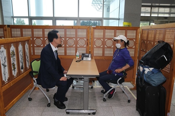 신안군,‘보따리 장사’김우돌씨 성금 100만원 기탁..