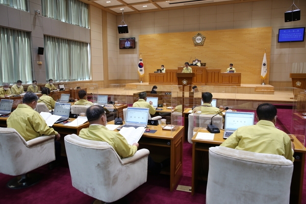 박우량 신안군수 군의회 시정연설 내년 군정운영 방향 제시..