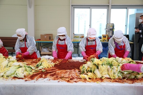 신안군 안좌면여성단체협의회 사랑의 김장김치 나눔행사 개최..