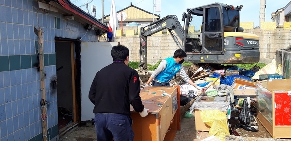 신안군 임자면지역사회보장협의체, 중증장애인가구 주거환경개선 실시..