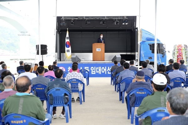 신안군, 청년소득 임대어선 희망조업을 위한 출항..'청년이 돌아오는 천사섬 조성을 위한 힘찬 발걸음' 4