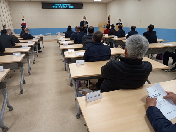 대한노인회 신안군지회, 노인 지도자 읍․면 순회 교육 실시..'노인 지도자 역량 강화 및 경로당 운영 활성화 기대' 1