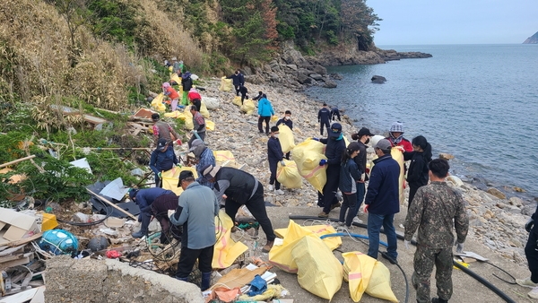 흑산면 섬 청소의 날 해양정화활동 실시 2