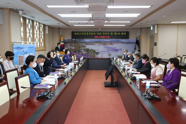 신안군 정원문화진흥위원회 회의 개최..'신안군 정원정책수립 및 기본방향 제시에 앞장' 3