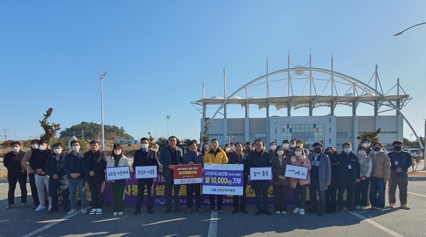 사)한국나눔연맹, 1004섬 신안군에 3천만원 상당의 사랑의 쌀 기탁 ‘훈훈’ 2