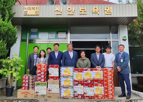 신안군의회, 추석맞이 사회복지시설 위문..