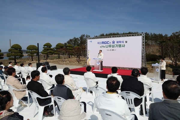 신안군, 목포 MBC의 숲 표지석 제막식 및 제79회 나무 심기 행사..'순결하고 고결한 화이트정원 장산도! 목포MBC의 숲과 함께 탄소중립 실천' 2