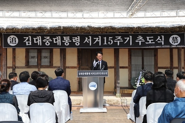 신안군, 김대중 대통령 서거 15주기 추도식 열어..