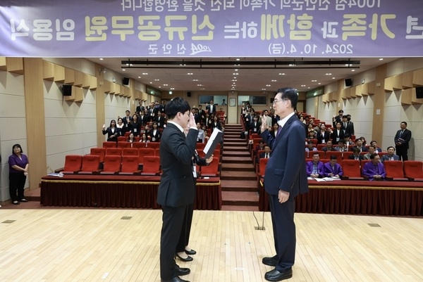 신안군, 가족과 함께 신규공무원 임용식 개최 3