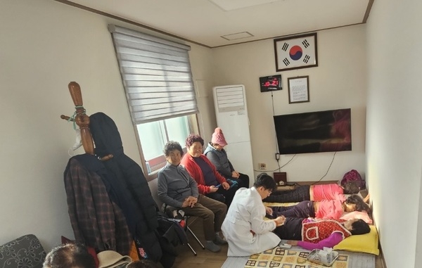신안군, 의료시설 없는 낙도 순회진료 실시..'촘촘한 의료서비스 제공위해 잰걸음' 2