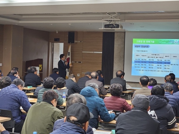 신안군, 2025년 새해농업인실용교육 실시 1의 이미지 확대 보기