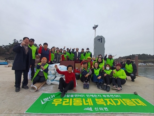 신의면 천사봉사단 도서낙도에 떴다!..'낙도 어르신들의 주거환경을 살핀다' 1의 이미지 확대 보기