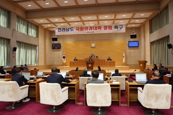신안군의회 제326회 임시회 개회..의 이미지 확대 보기