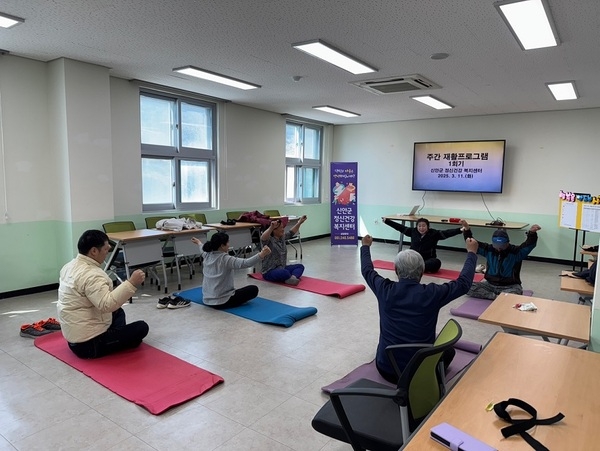 신안군 주간재활프로그램 ‘어울림’ 운영..의 이미지 확대 보기