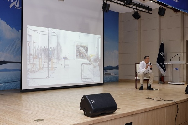 세계적인 철 조각가 안토니 곰리, 특별 강연 성황리 개최..'예술섬 프로젝트 비금도 ‘엘리멘탈(Elemental)’ 내년 상반기 설치' 1