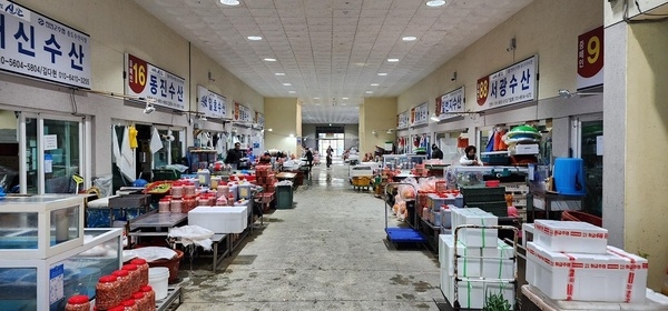 신안군, 첫 온누리상품권 환급행사 개최..'싱싱한 수산물 사고 온누리상품권 받고!' 2