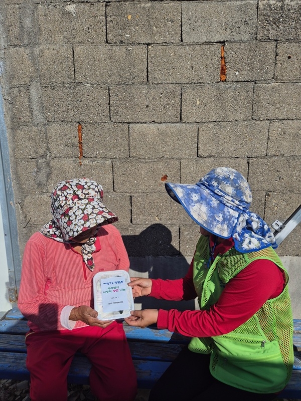 풍성한 추석, 이웃과 함께! 신의면 자원봉사자회 송편 나눔 행사 3