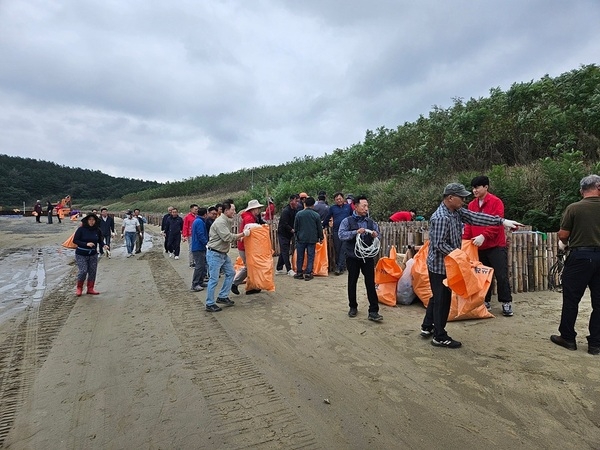 신안군 비금면 이장협의회 해양정화 활동 전개 3