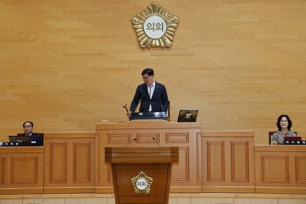 신안군의회 제332회 제2차 정례회 개회..'2025년도 행정사무감사 및 2026년도 예산안 등 처리' 2