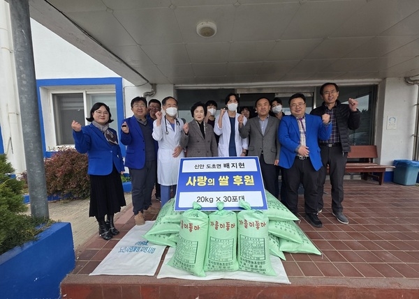 도초면 지역 주민, 직접 재배한 쌀 기부..'어려운 이웃에게 따뜻한 겨울을' 2